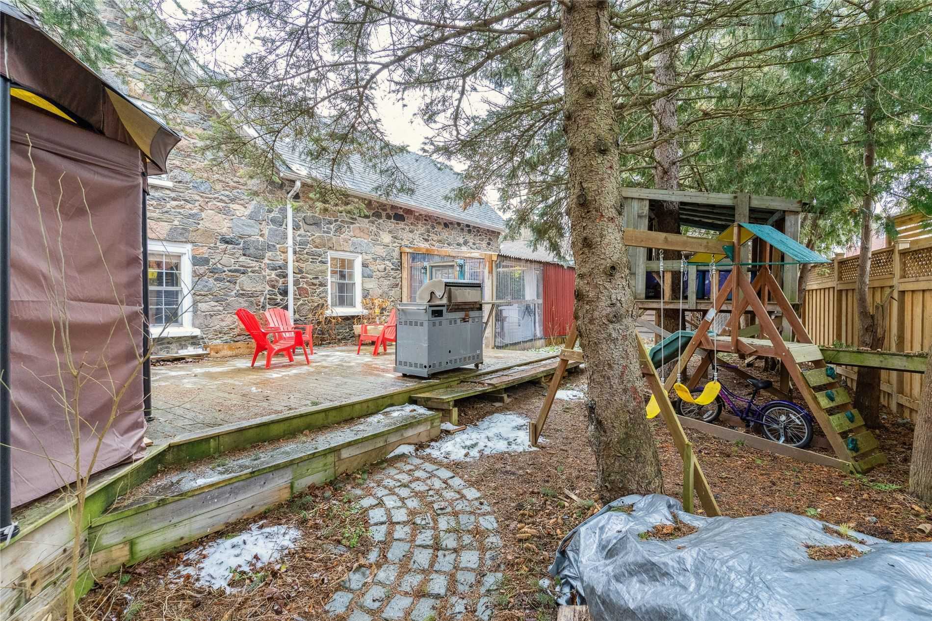 2319 Wildwood Cres