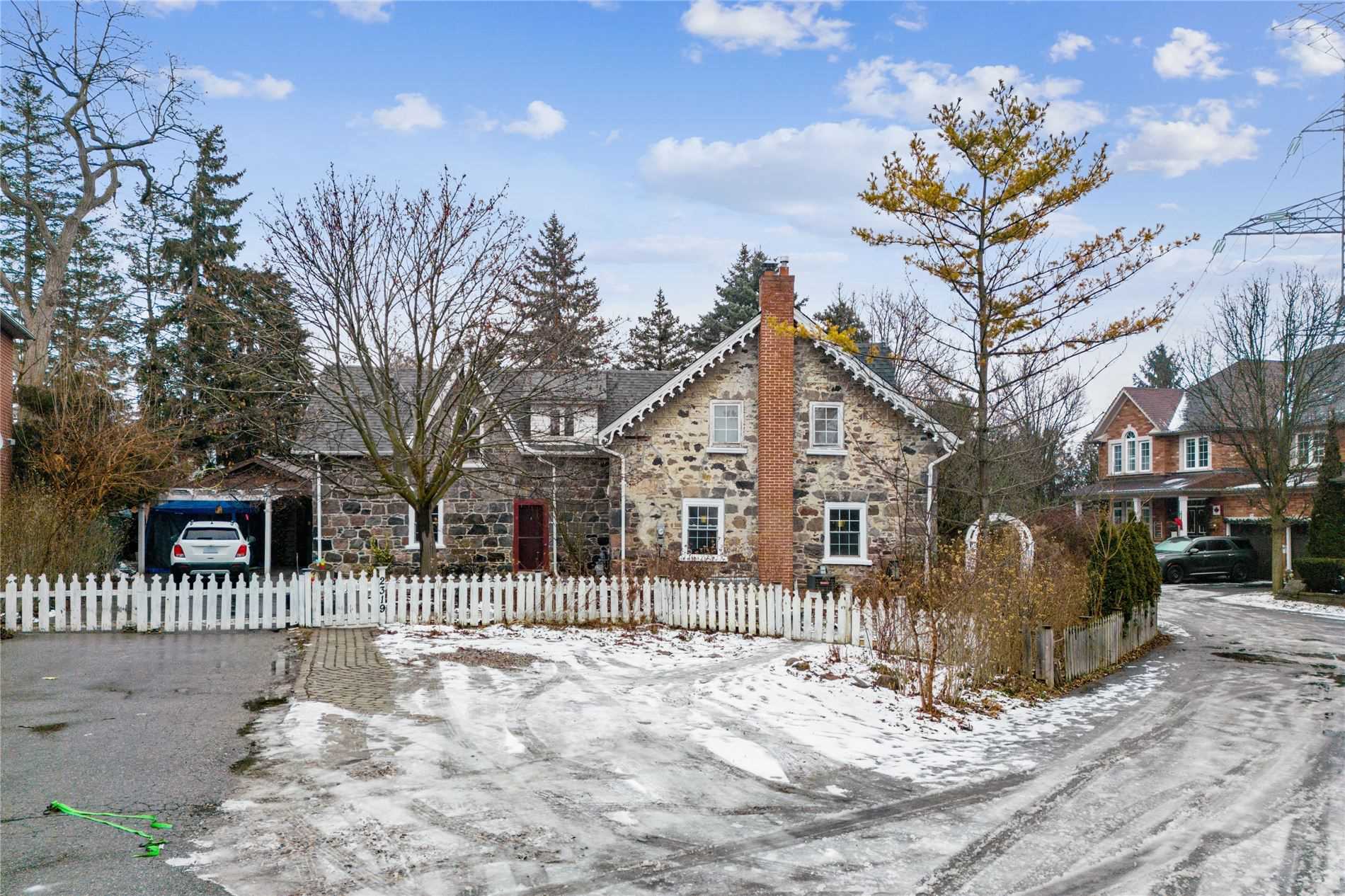 2319 Wildwood Cres