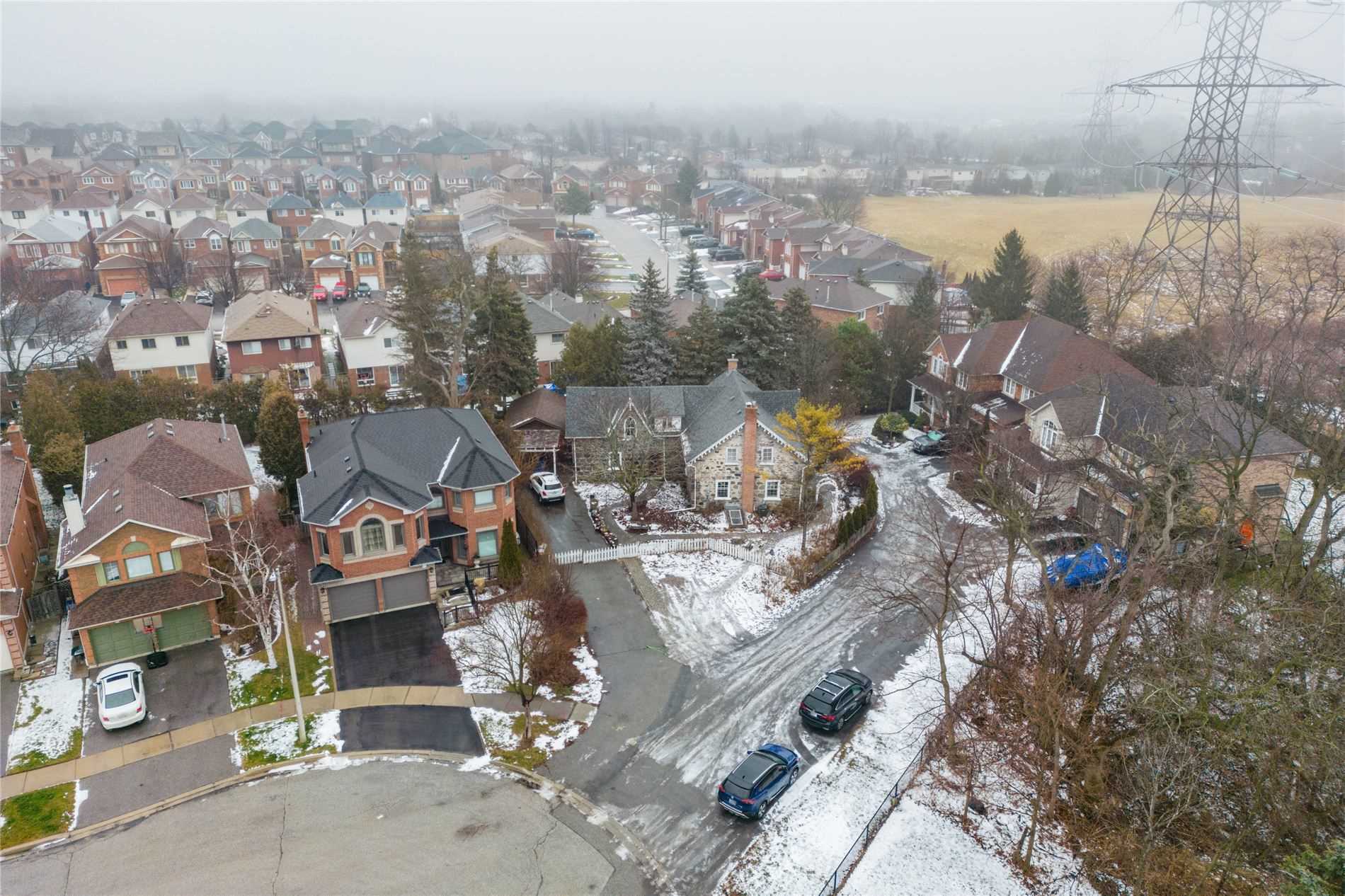 2319 Wildwood Cres