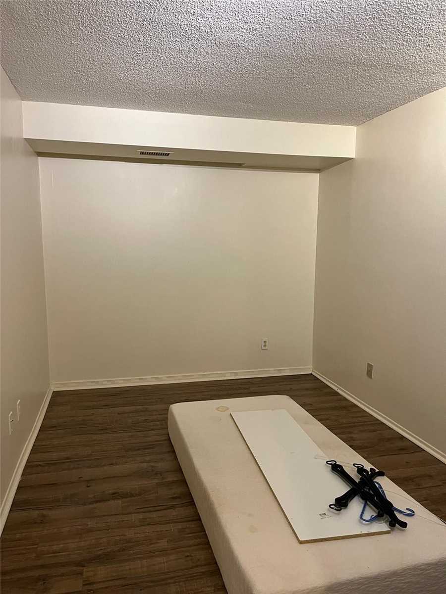 2466 Eglinton Ave E, #1510