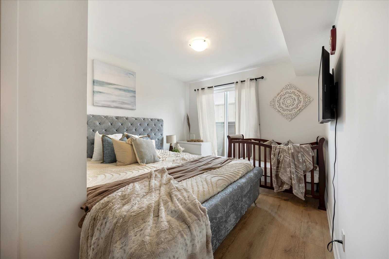 1740 Simcoe Street N, #40