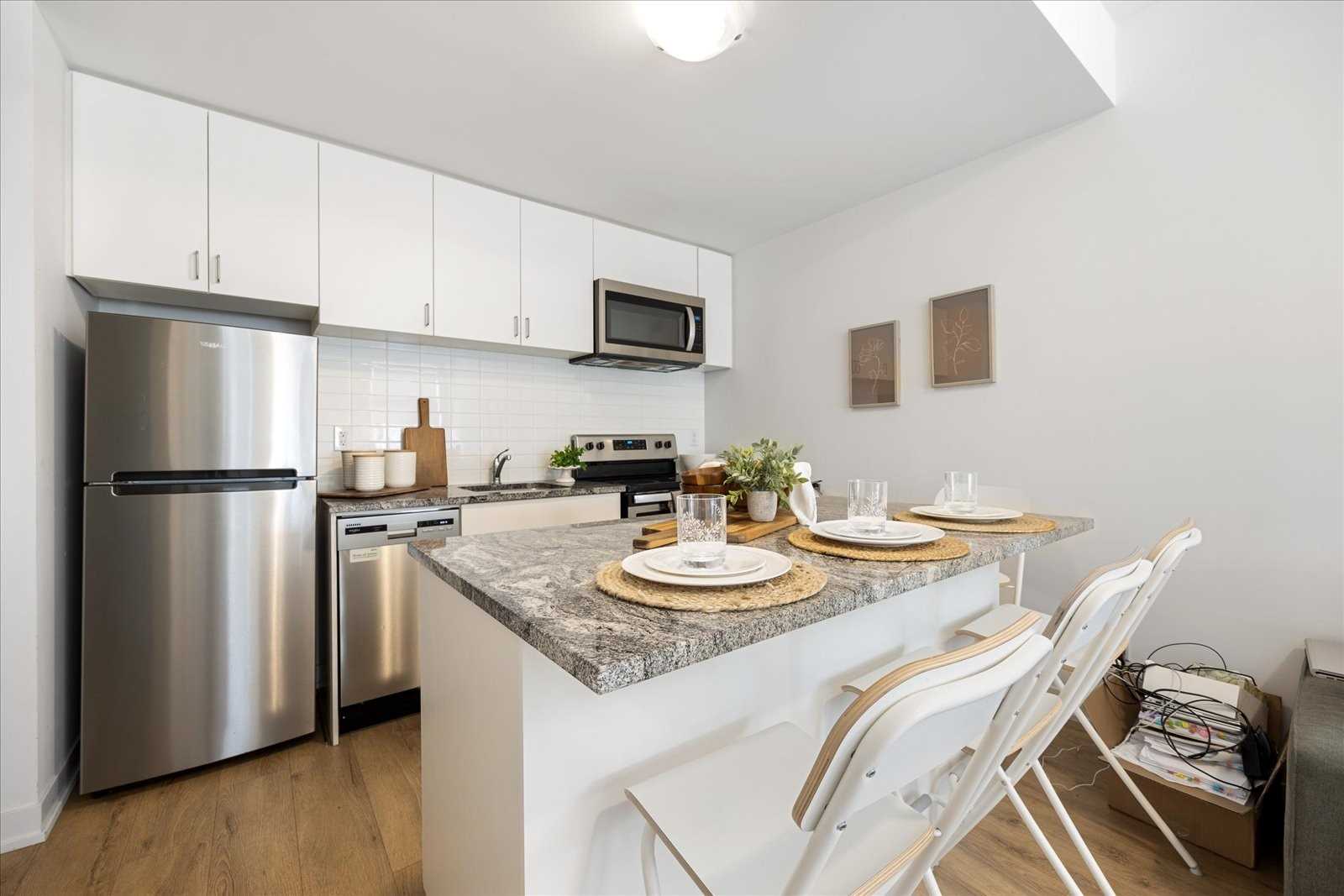 1740 Simcoe Street N, #40