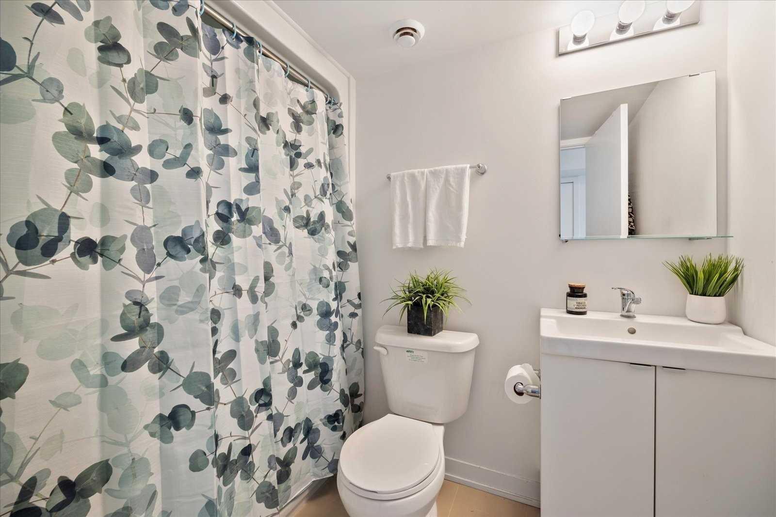 1740 Simcoe Street N, #40