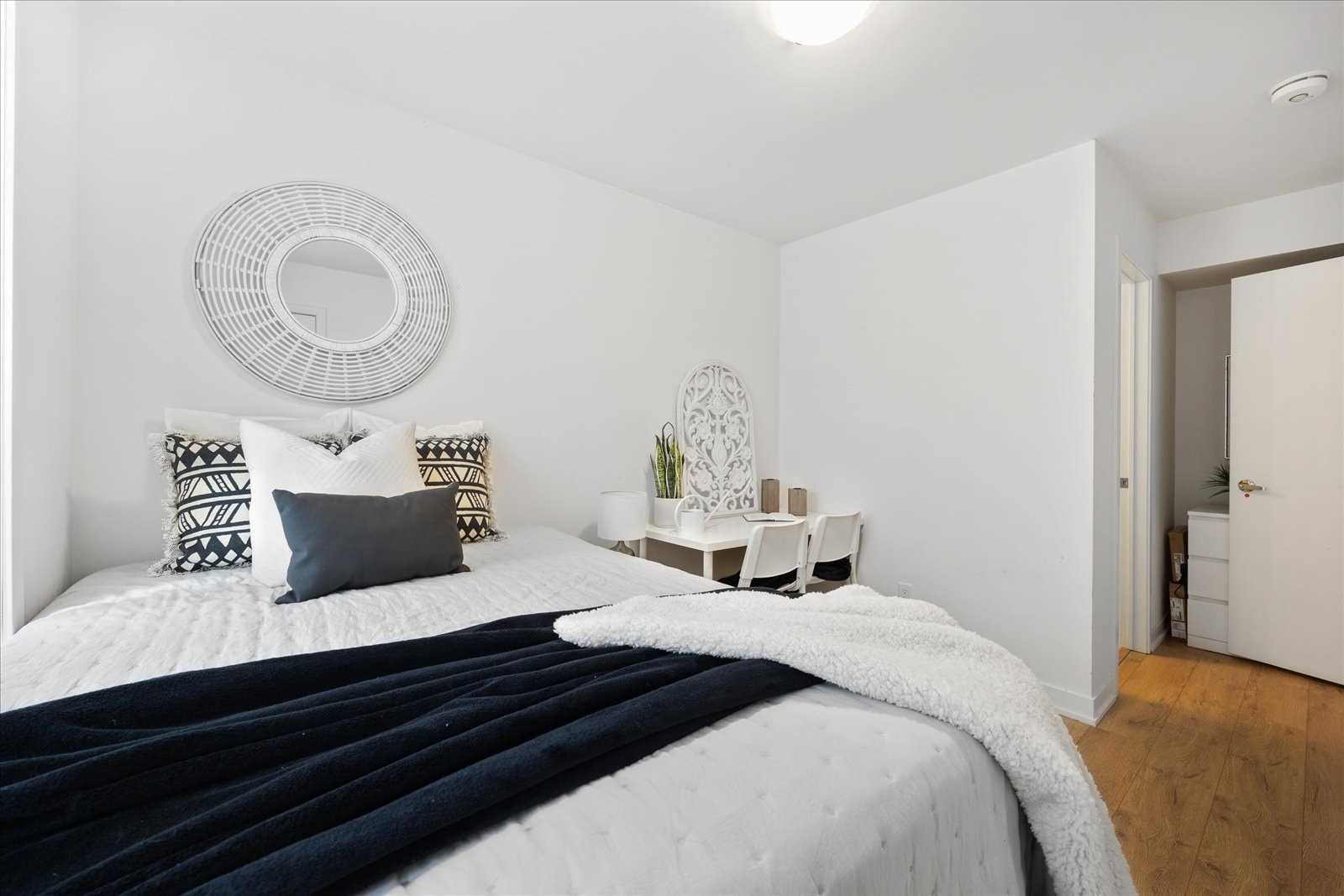 1740 Simcoe Street N, #40