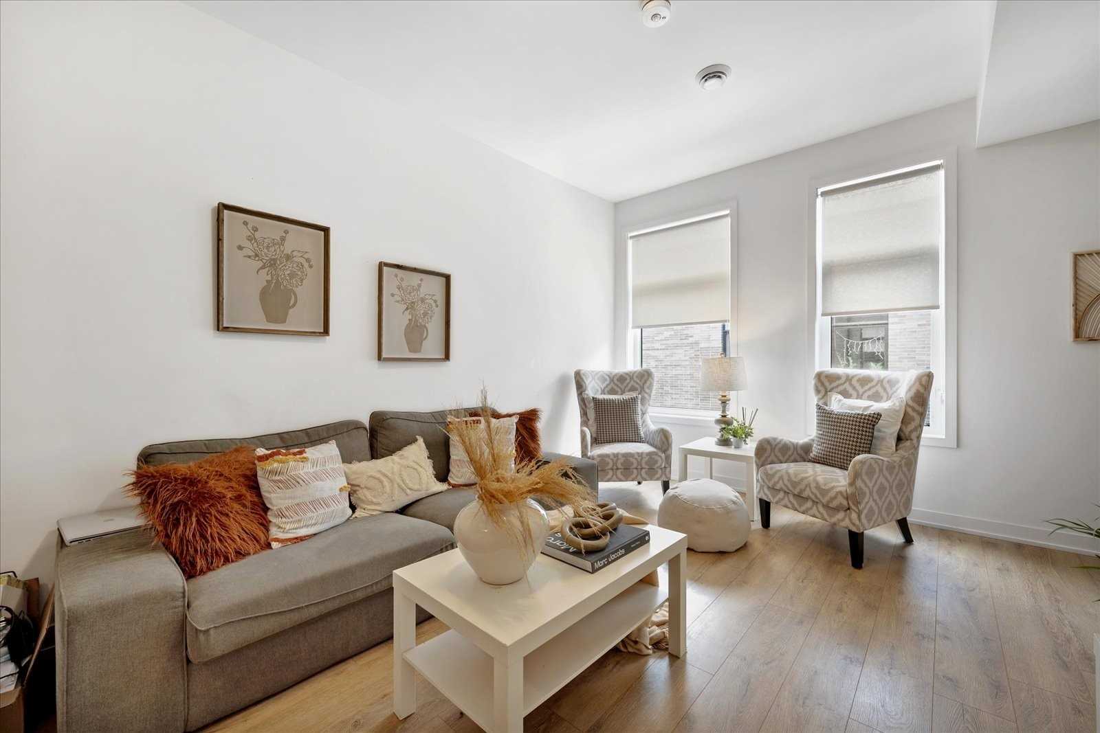 1740 Simcoe Street N, #40