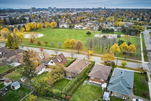 6 Glaive Dr, Toronto