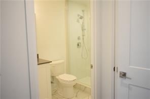 50 Lakebreeze Dr, #225
