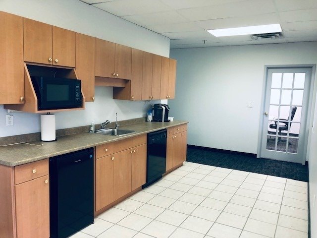 114 Dundas St E, #212/214