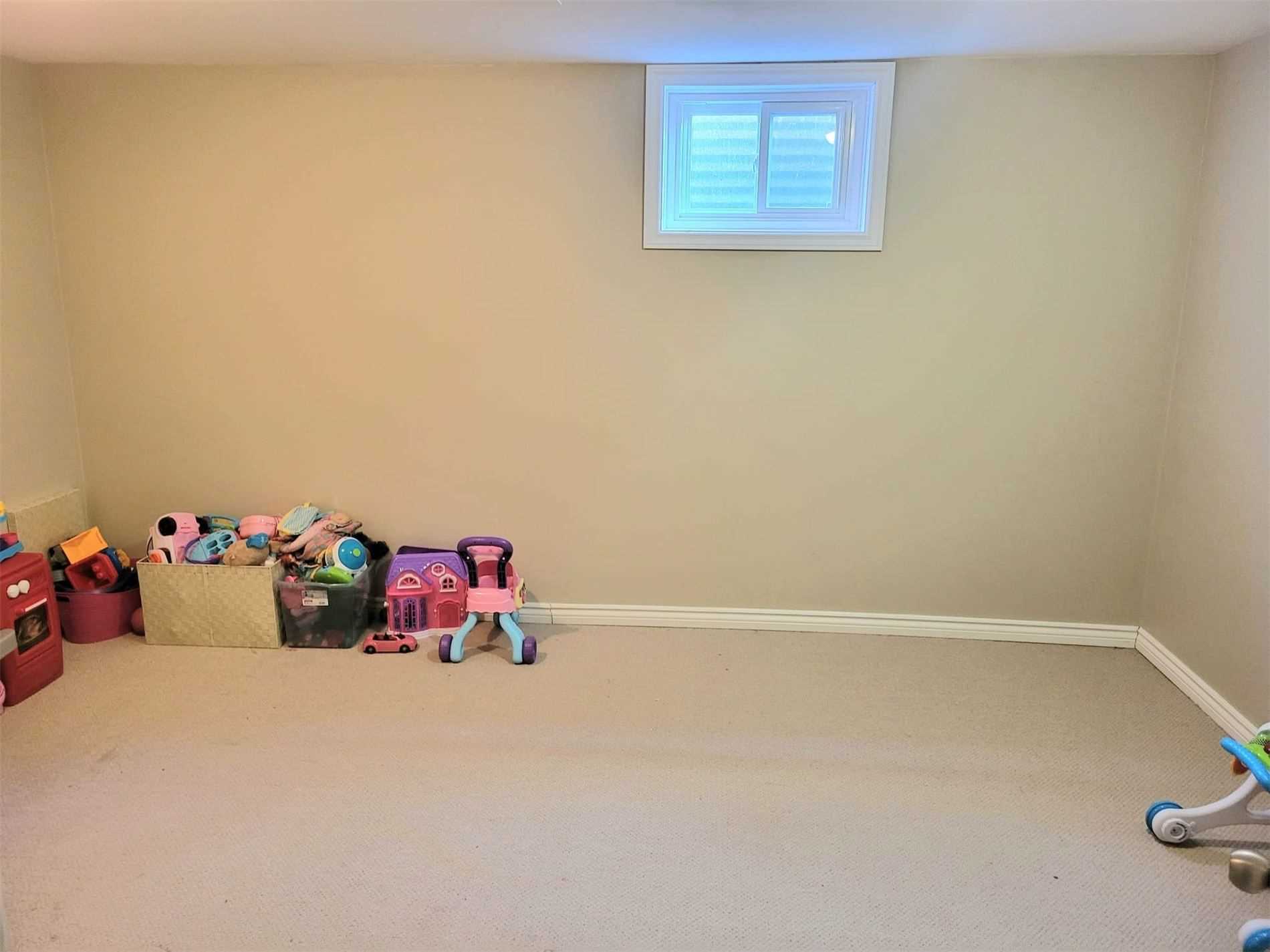 8 Deerfield Court