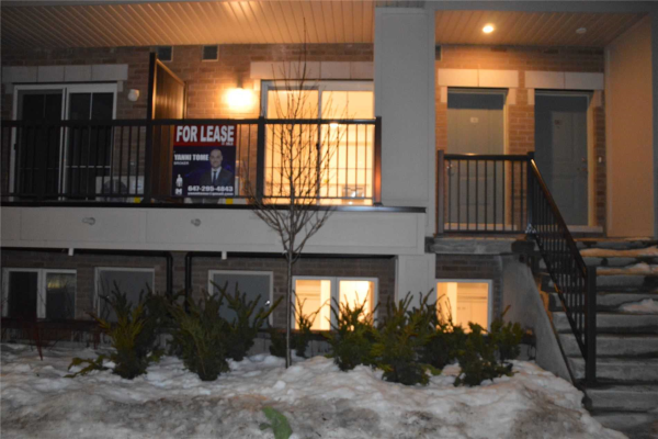 480 Beresford Path, Oshawa