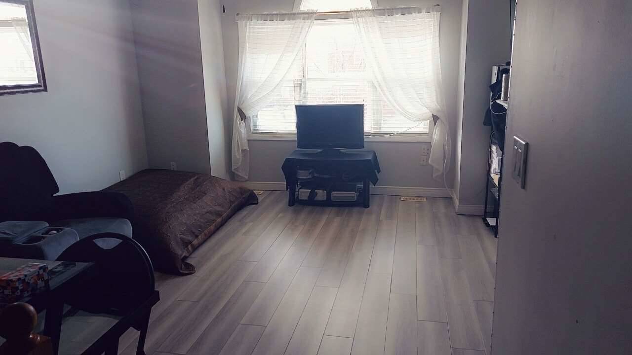 4 Brownstone Crescent