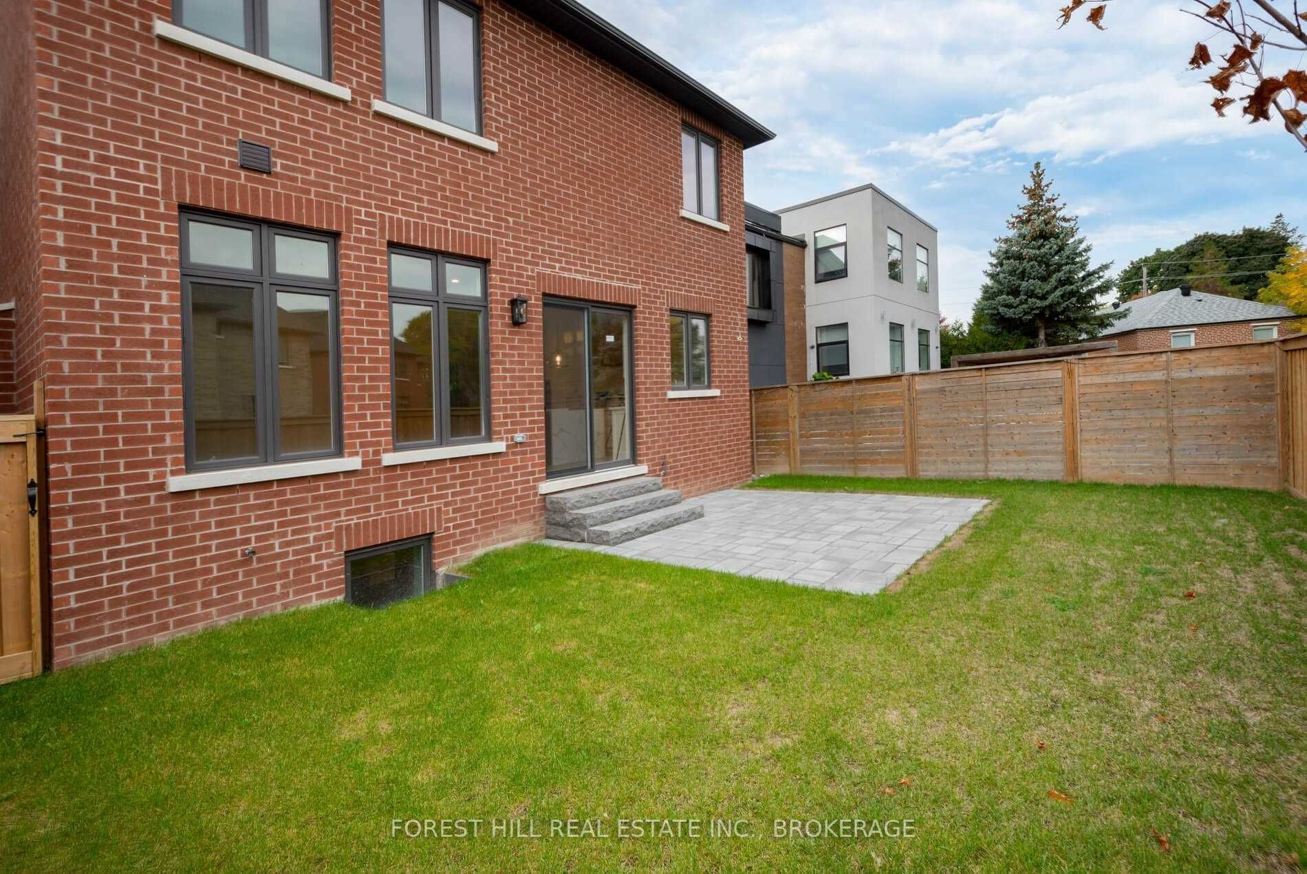 2536 St Clair Ave E