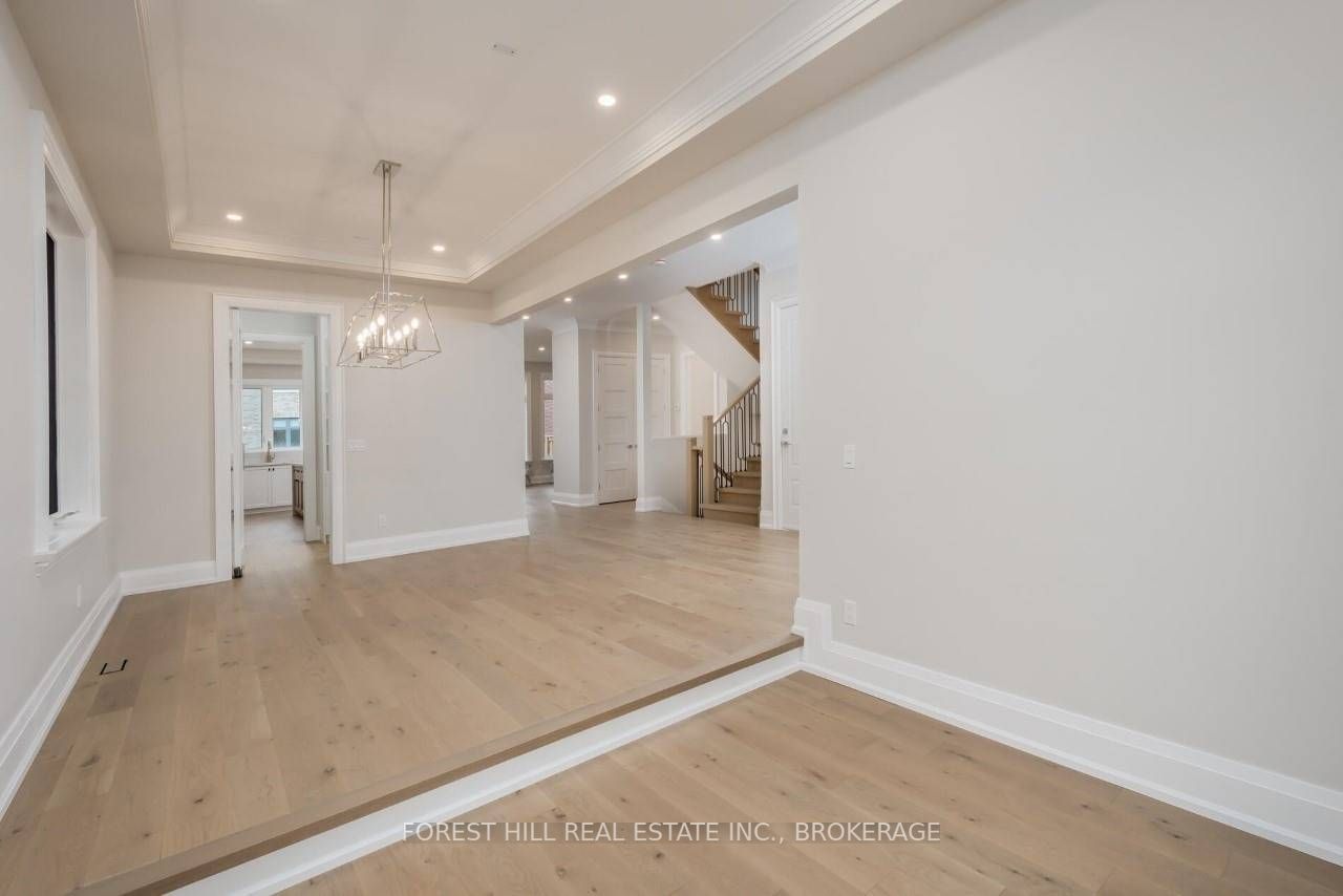 2536 St Clair Ave E