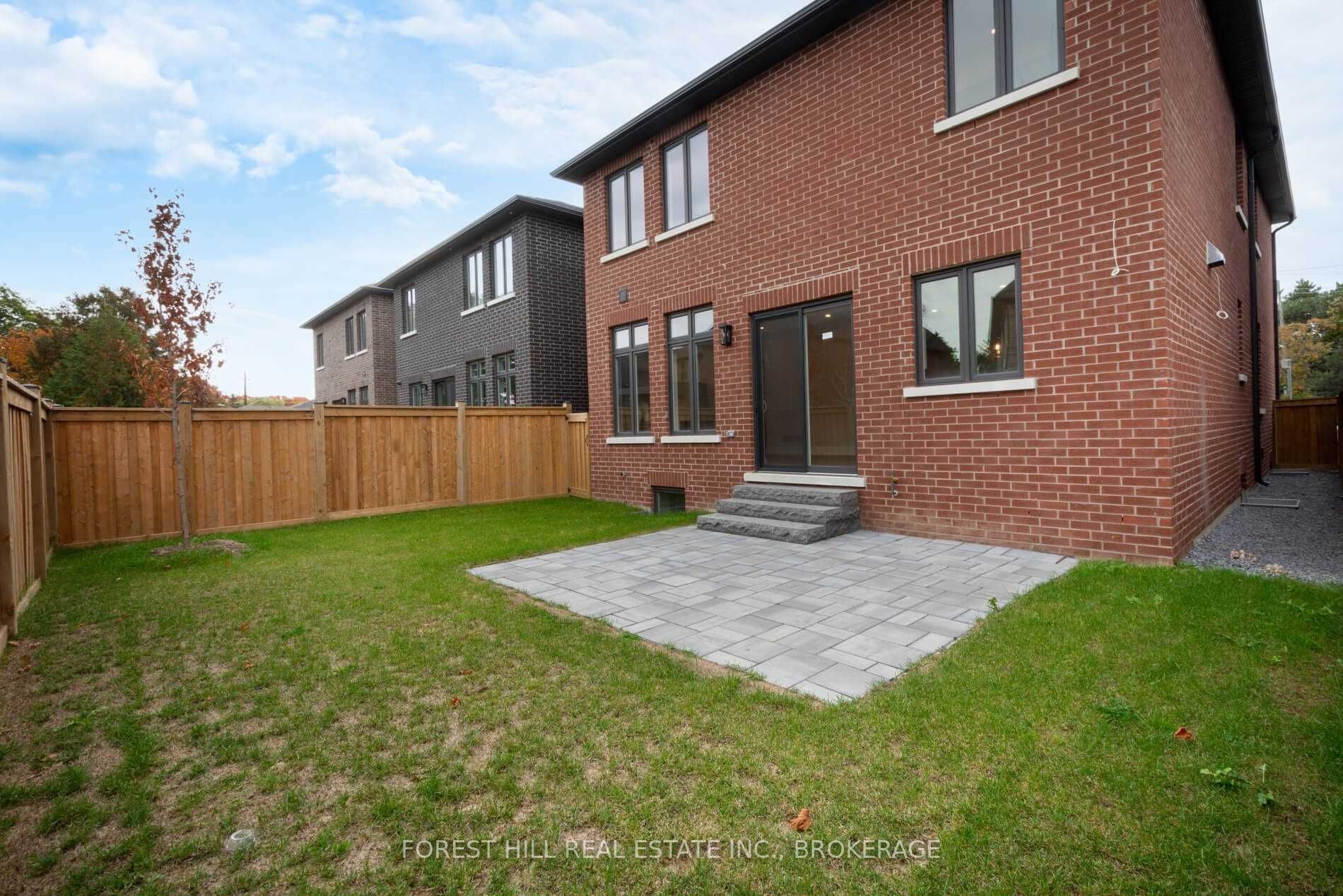 2536 St Clair Ave E