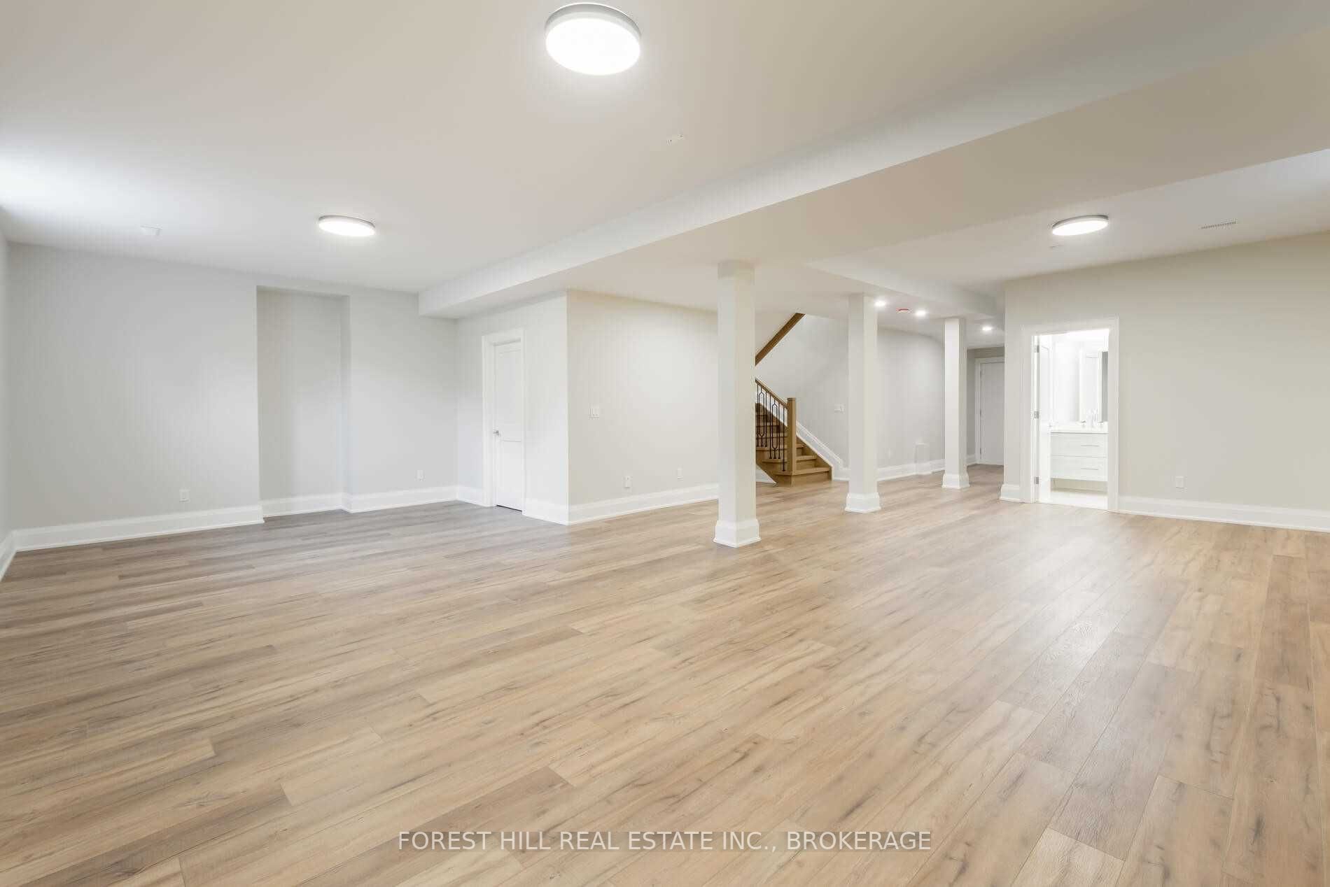2536 St Clair Ave E