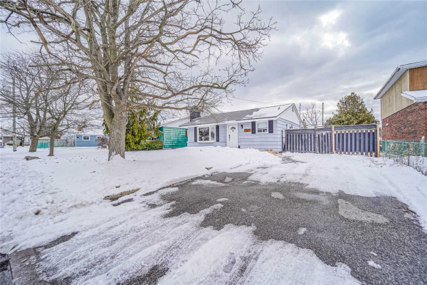 1327 Commerce St, Pickering