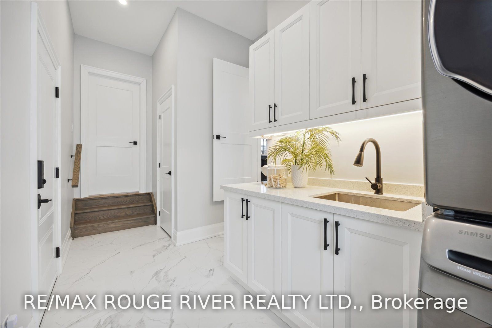 46 Charles Tilley Cres