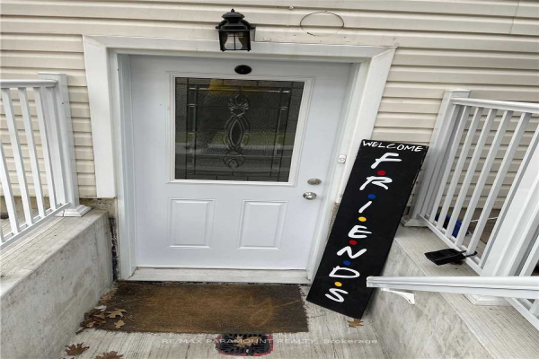21 Rainbow Cres, Whitby