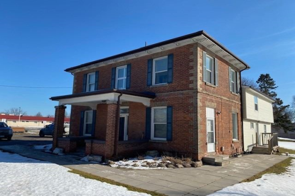 859 Dundas St W, Whitby