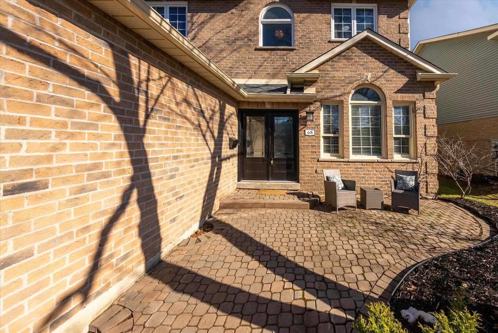 68 Flint Crescent