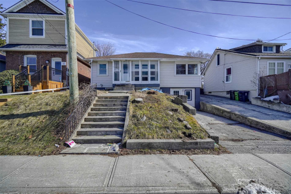 15 B Medford Ave, Toronto
