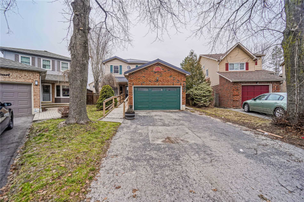 34 Christaller Crt, Whitby