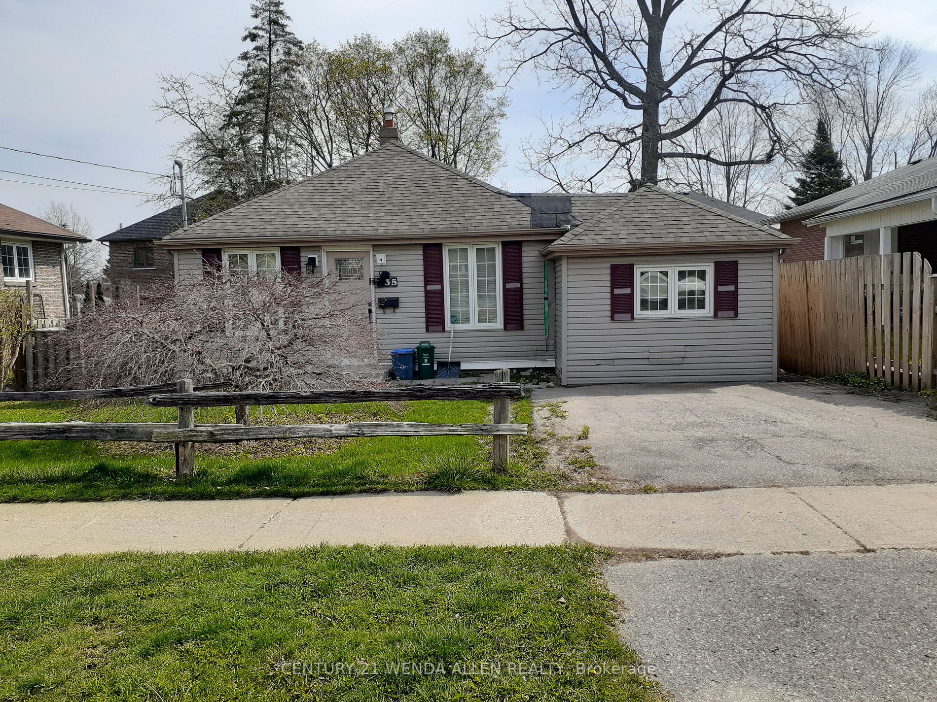 735 Hillcrest Rd