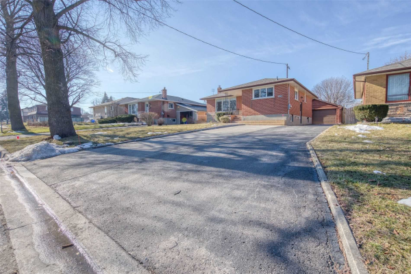 326 Linden St, Oshawa