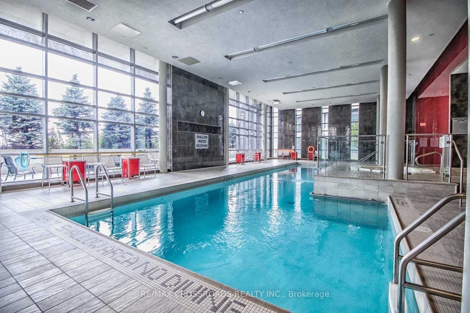 135 Village Green Sq, #1023