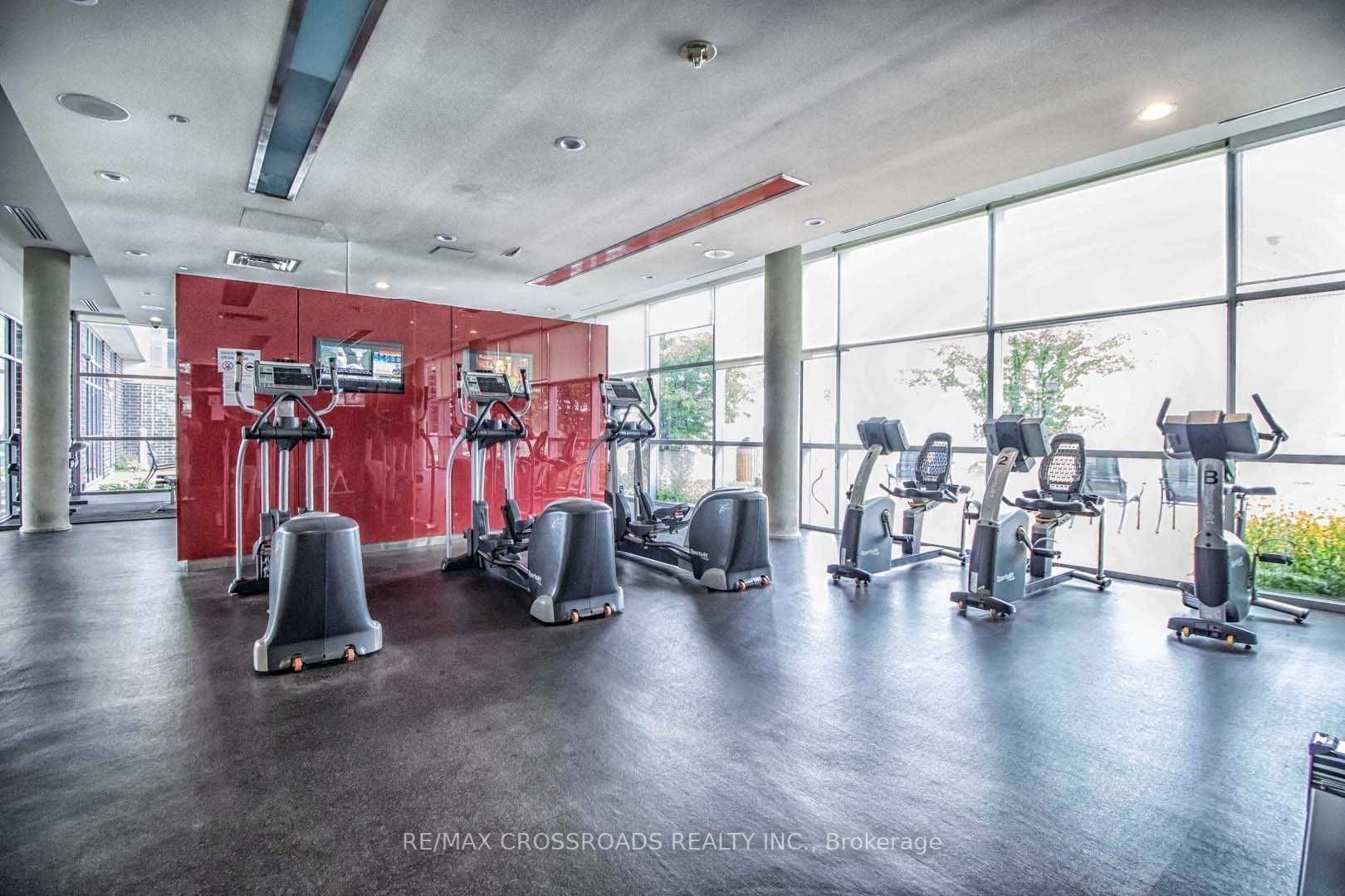 135 Village Green Sq, #1023