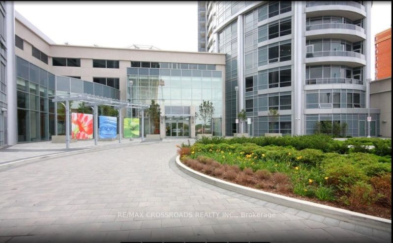 135 Village Green Sq, #1023