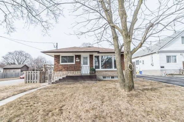96 Gibbons St, Oshawa