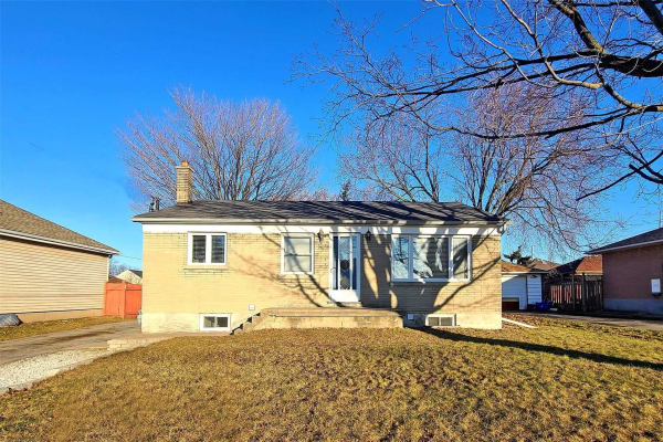 558 Adelaide Ave W, Oshawa