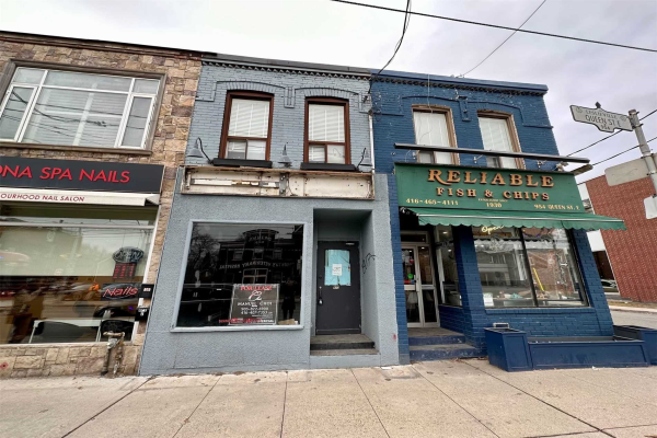 952 Queen St, Toronto