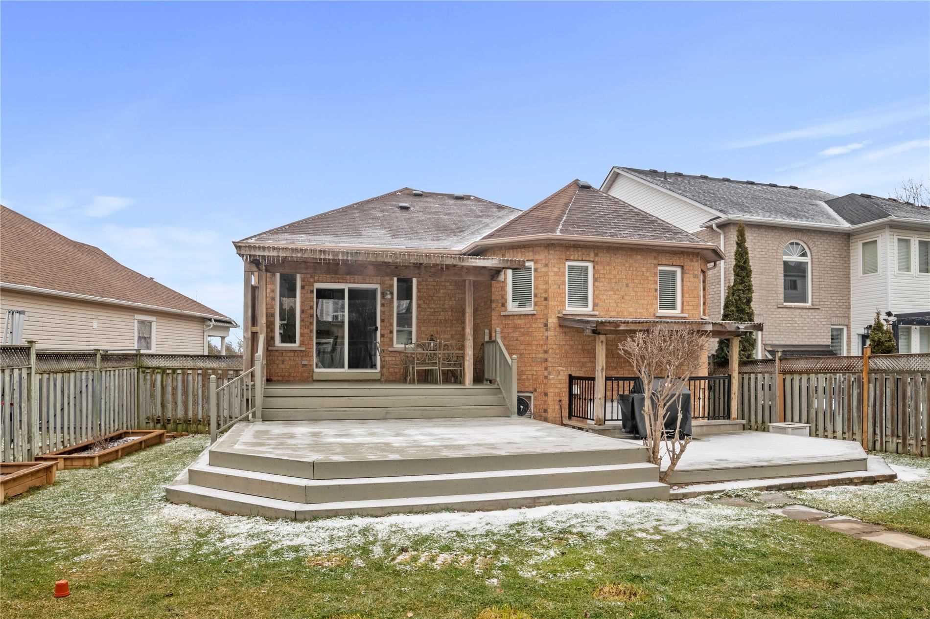30 Amanda Ave N