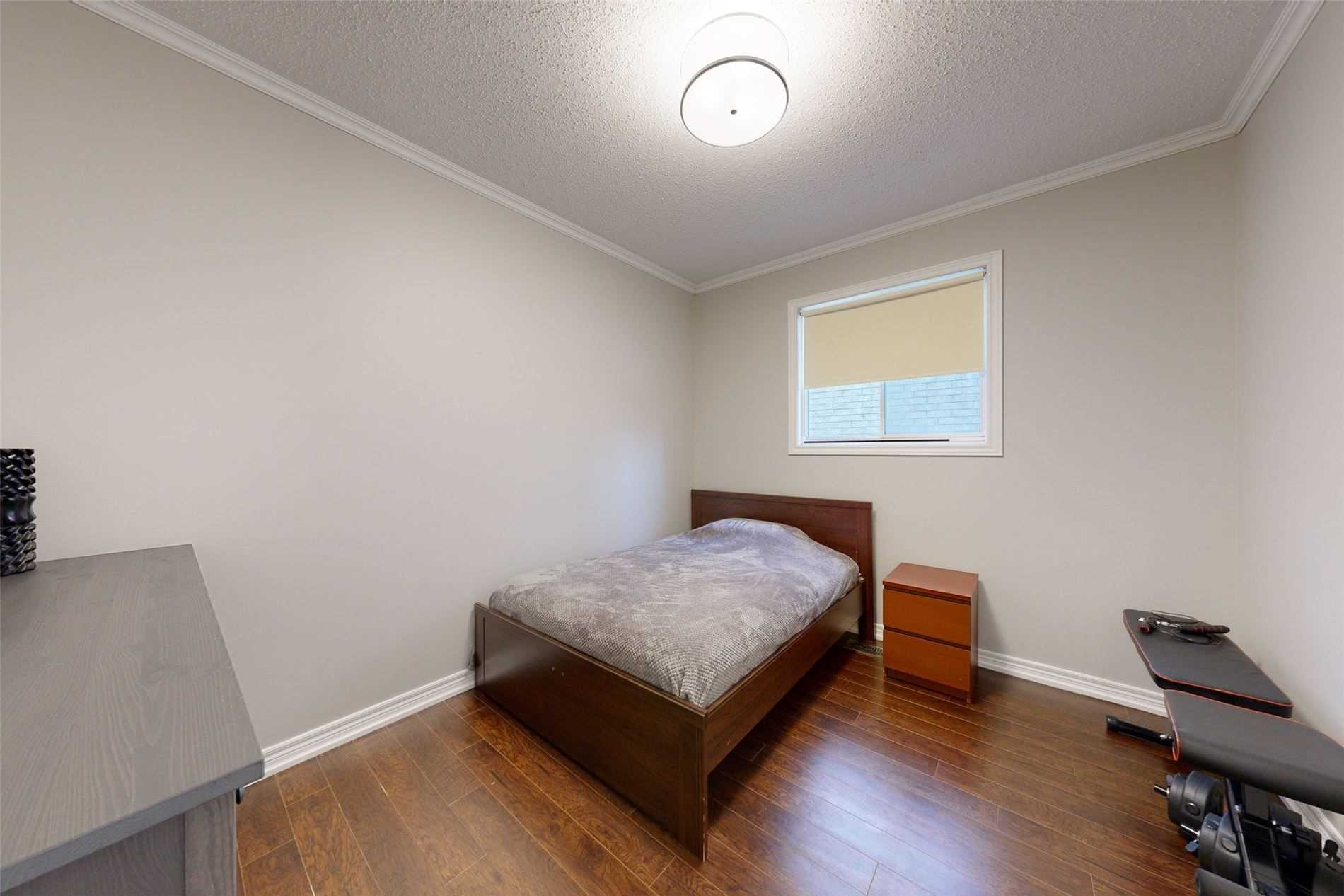 30 Amanda Ave N