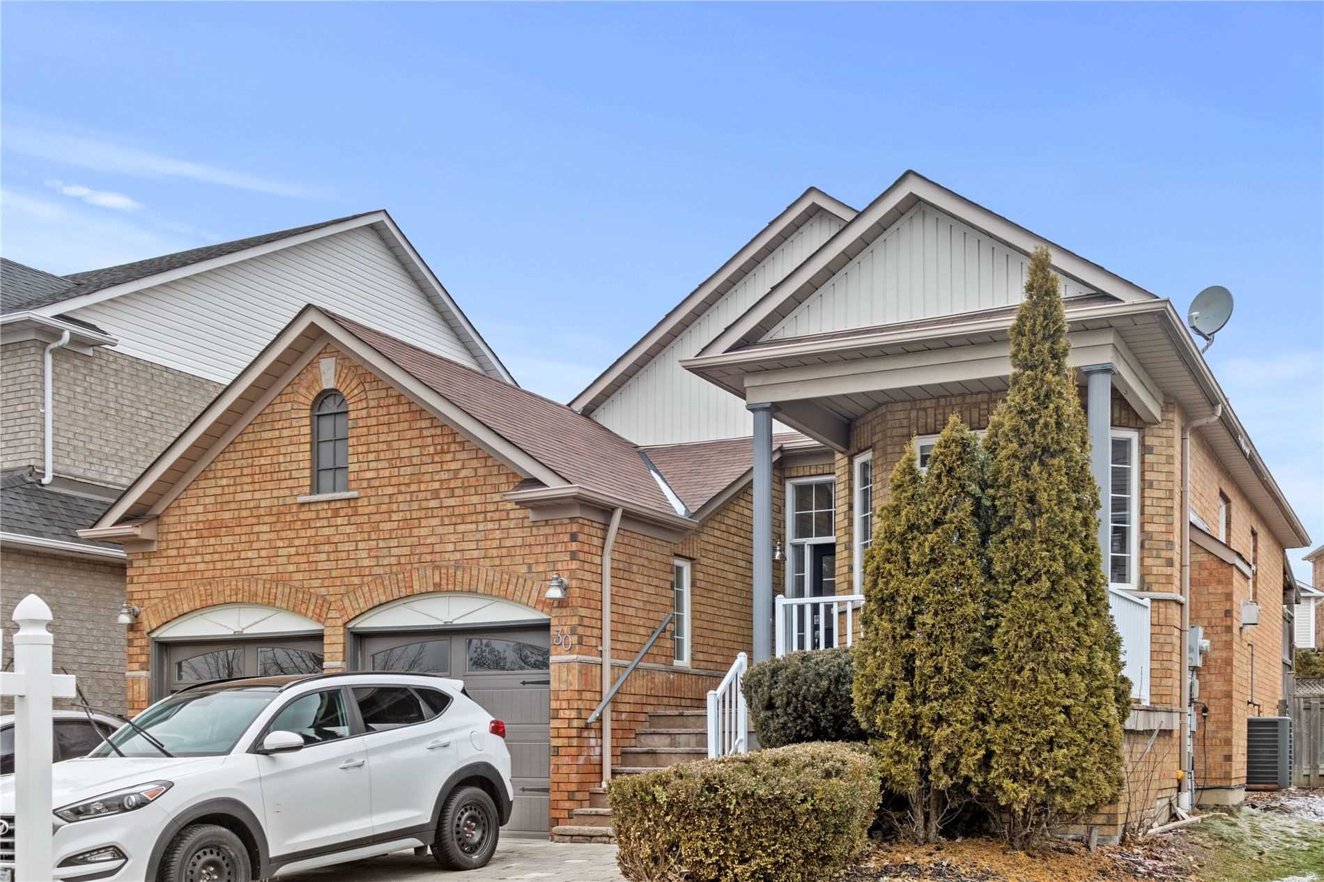 30 Amanda Ave N