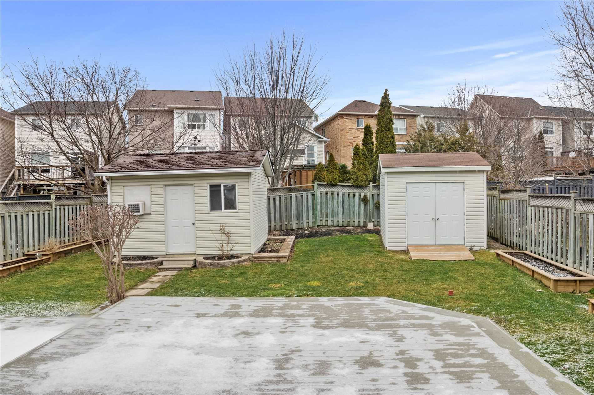 30 Amanda Ave N