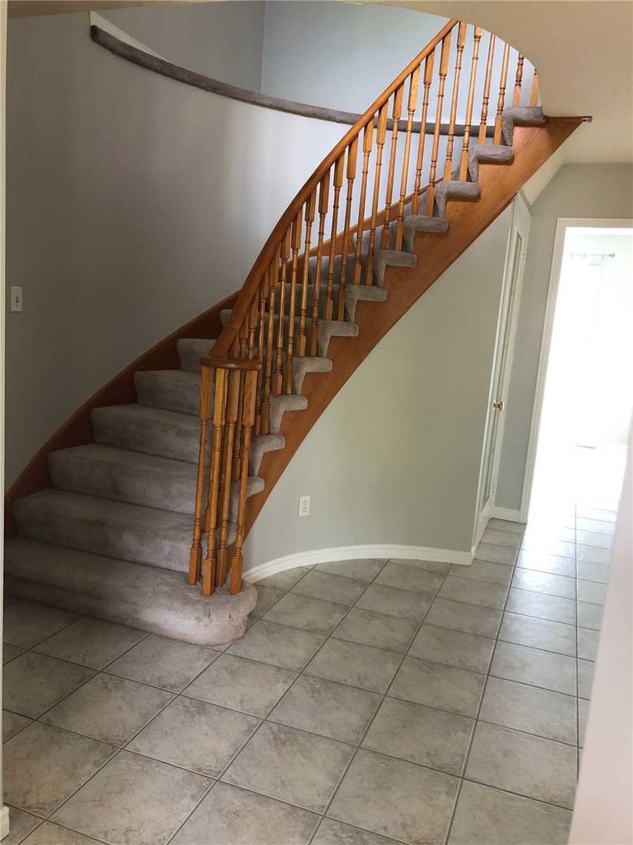 60 Cluett Dr