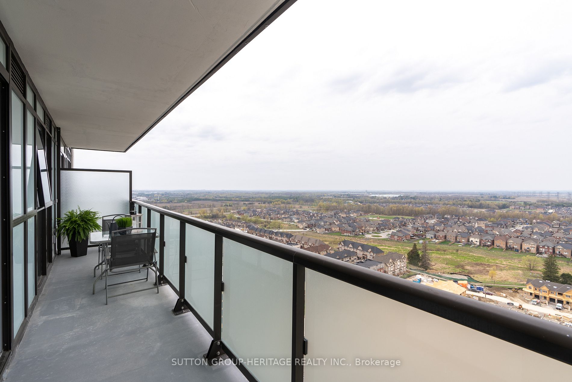 #2218 - 2550 Simcoe St N, Oshawa