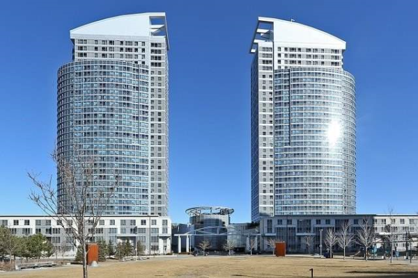 36 Lee Centre Dr, Toronto