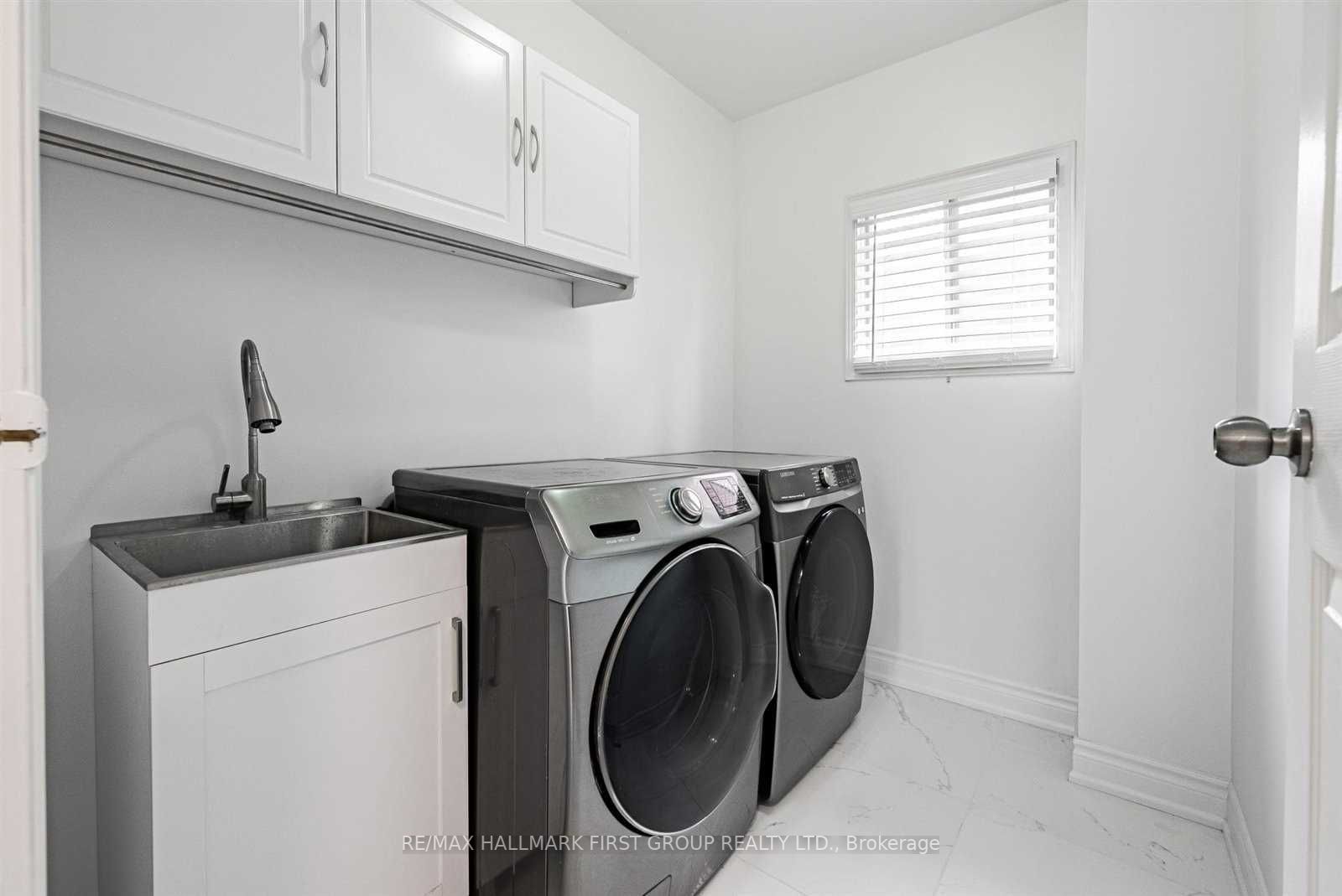 200 Mossbrook Sq