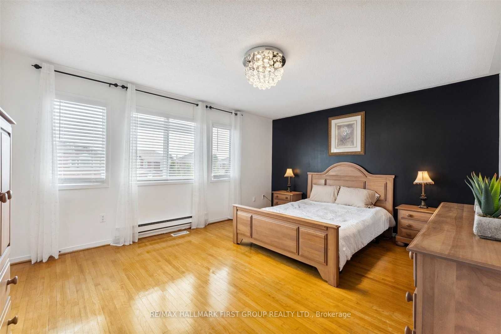 200 Mossbrook Sq