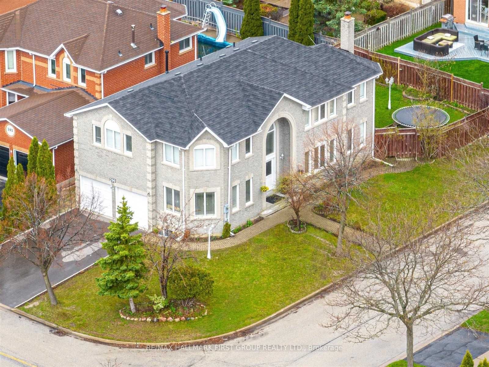 200 Mossbrook Sq