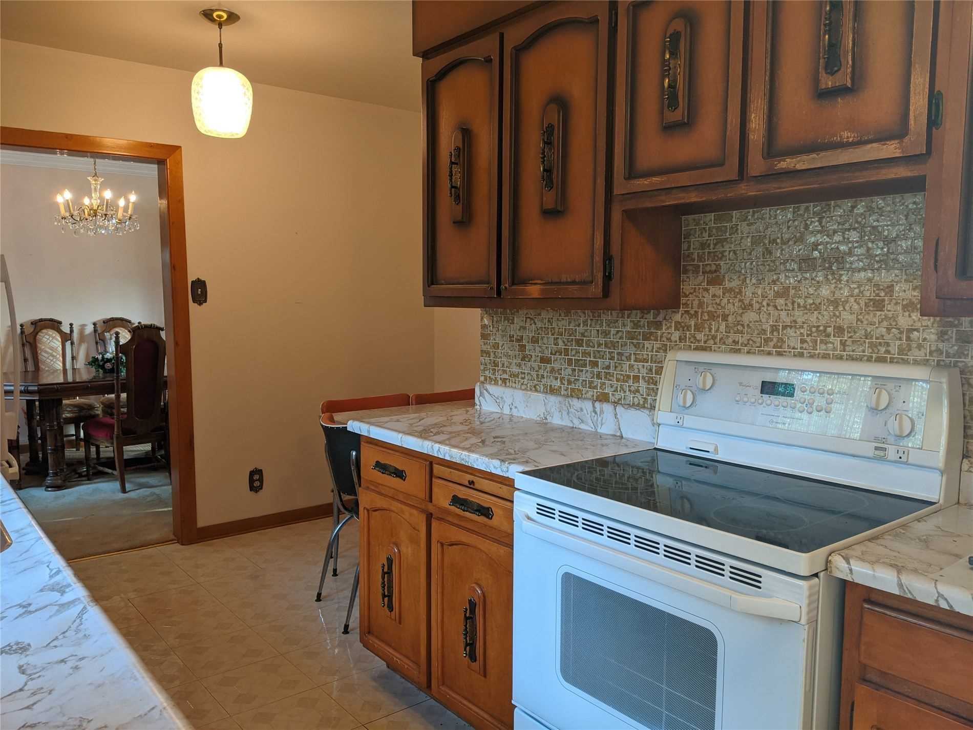 1482 Simcoe Street N