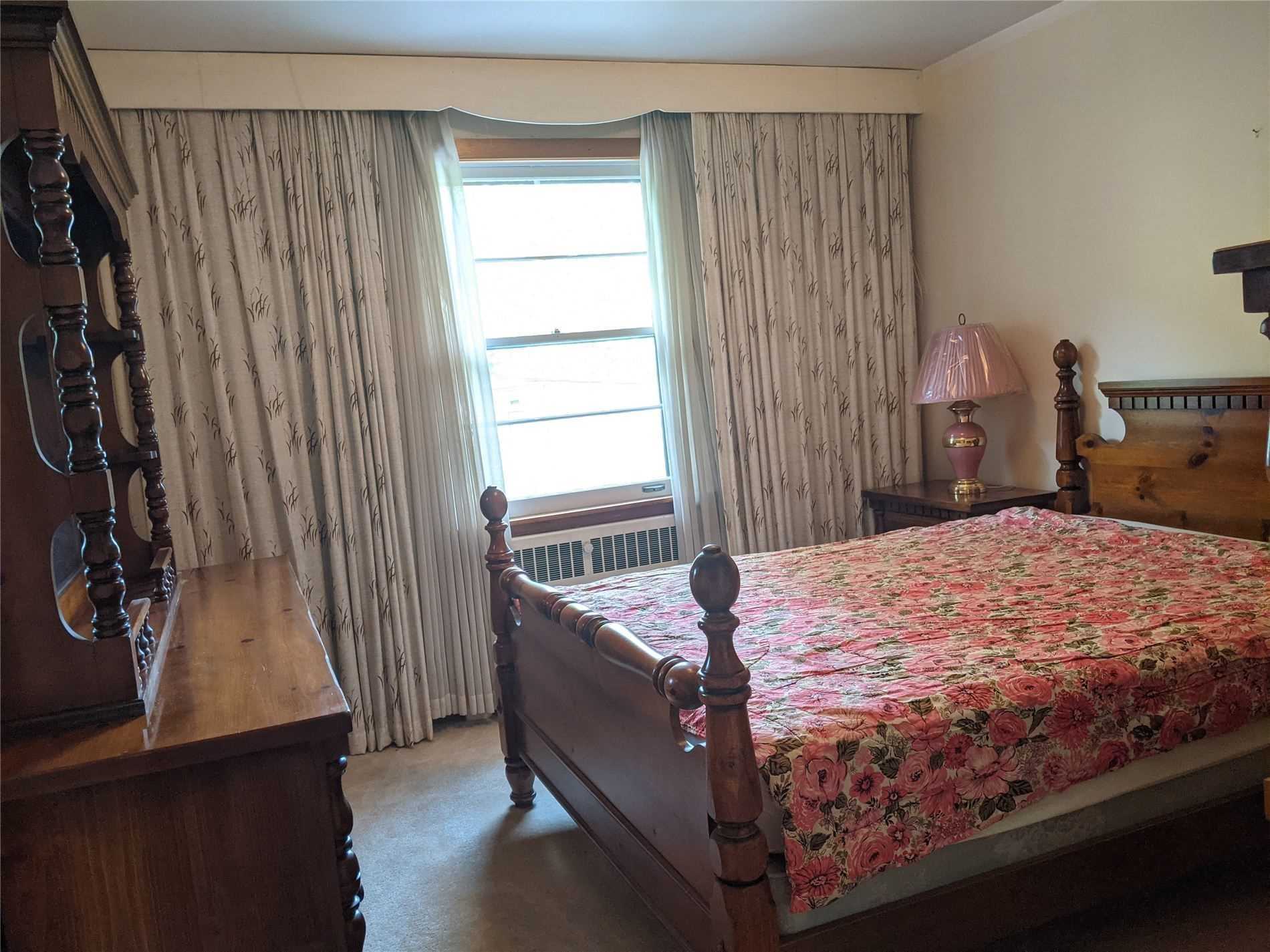 1482 Simcoe Street N