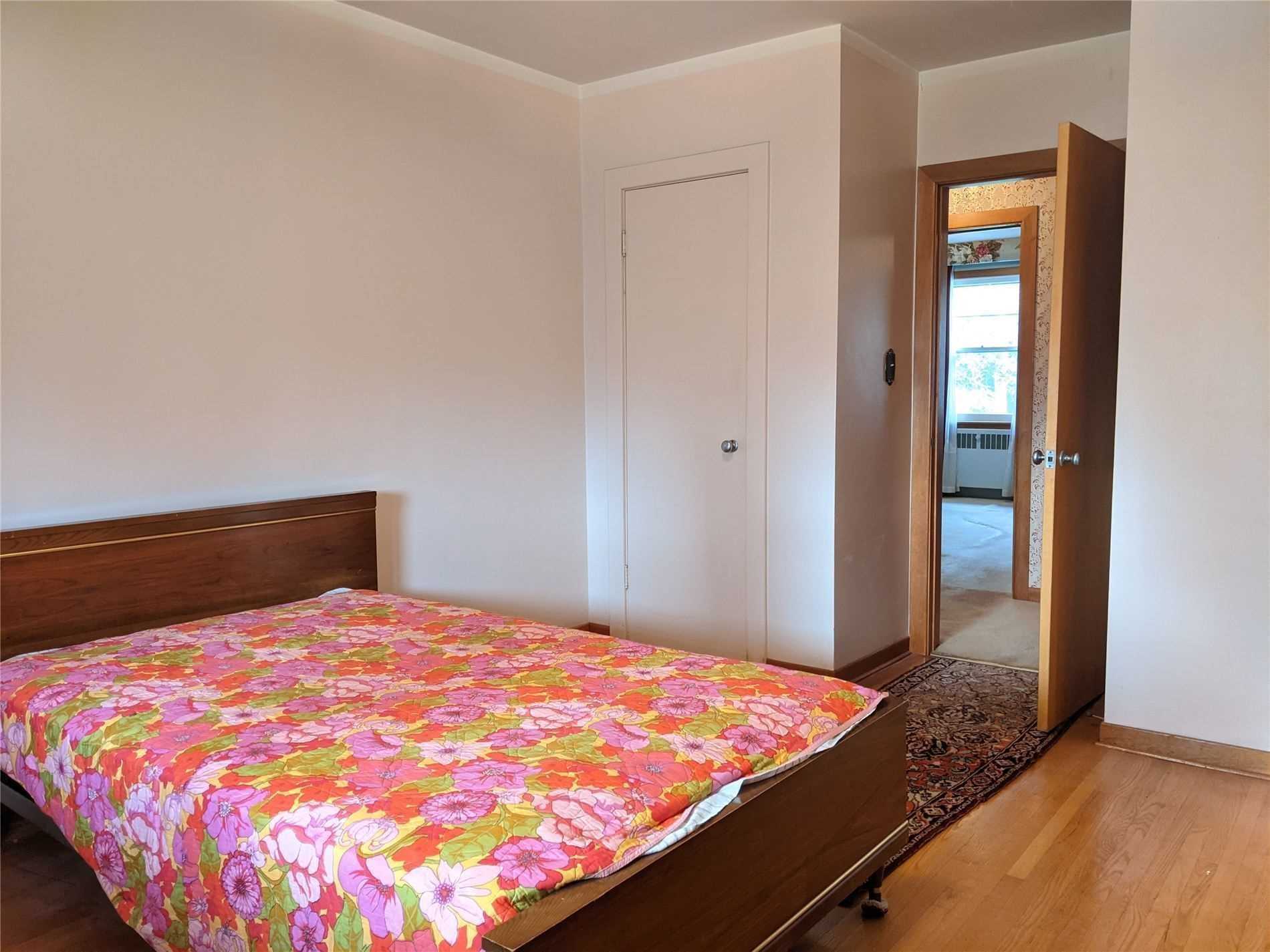 1482 Simcoe Street N