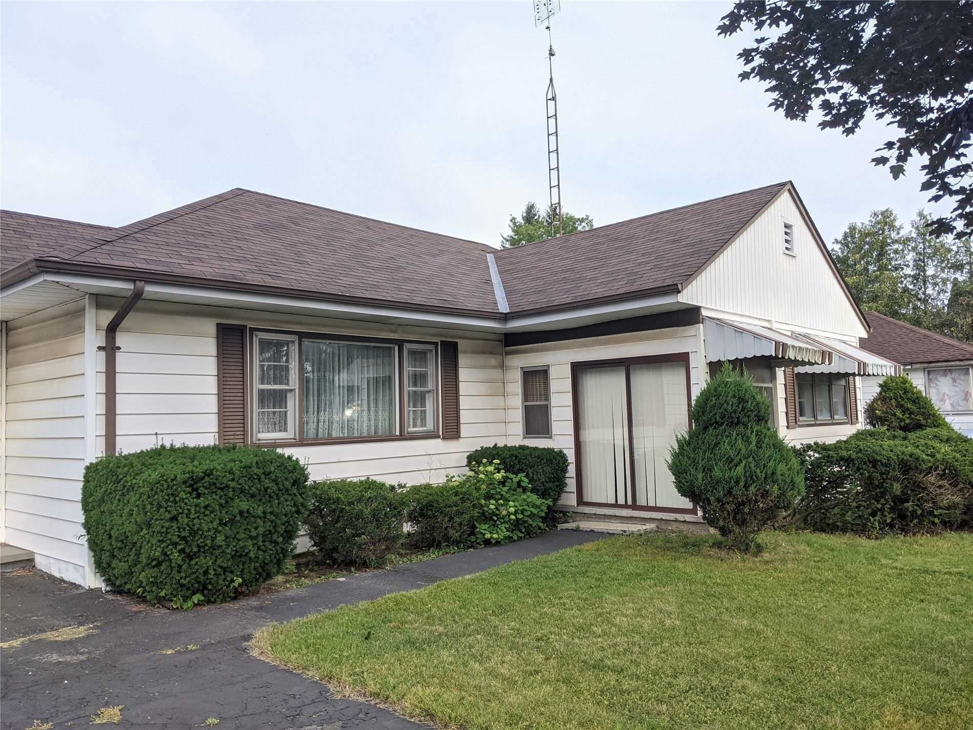 1482 Simcoe Street N