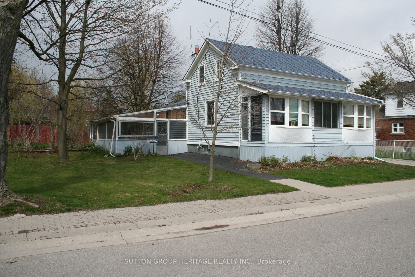 6 Brown St