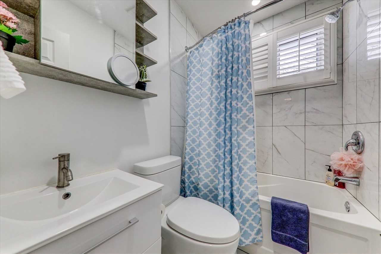 1005 Walton Boulevard